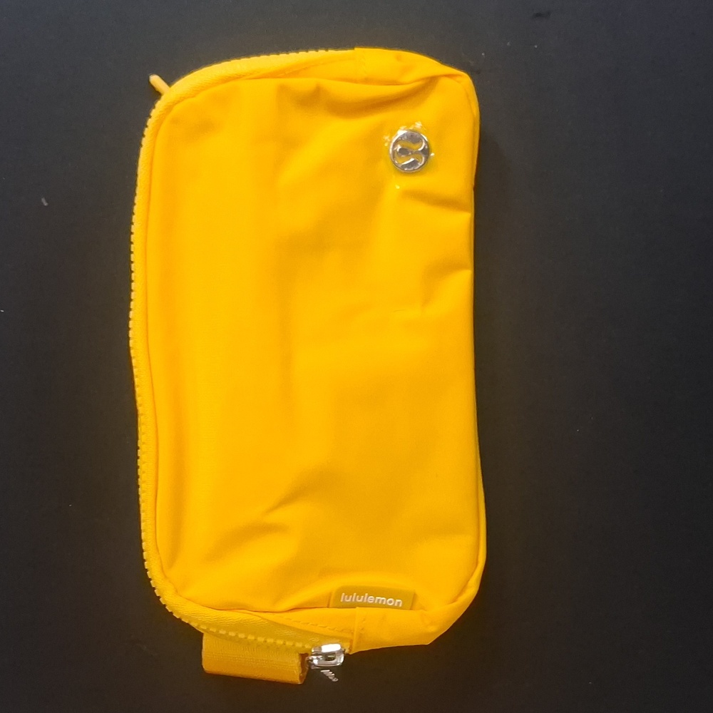 Lululemon Athletica Everywhere Belt Bag *Gold 🪙